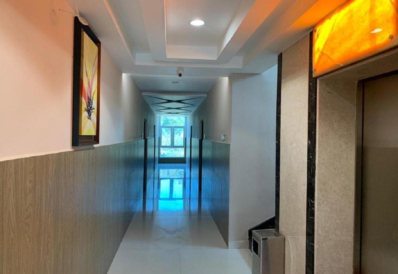 Ganesh Meridian Tiruppattur Exterior foto